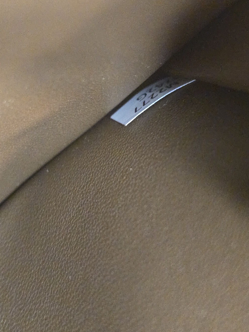 Coach C1742 Zip Phone Wallet in Pebble Leather – Stone / Taupe - Picture 7 of 12